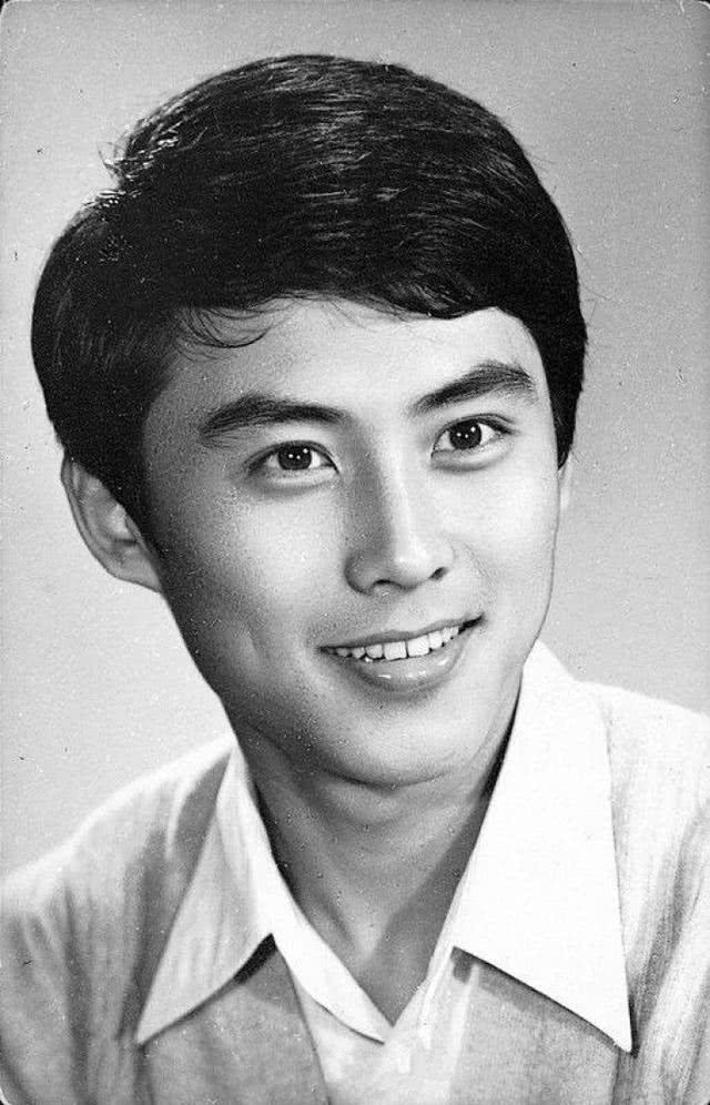 戏里颠倒众生，戏外专情一人？4位情史干净的男星，娱乐圈太稀缺