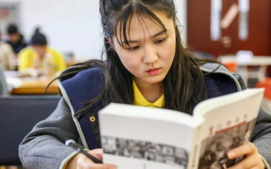 辅导员忠告，大一新生尽量申请入党，否则就业后难度会增大