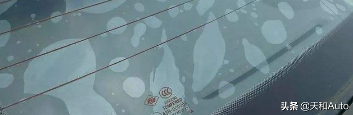 汽车后档贴膜起泡怎么办？快速处理方法分享