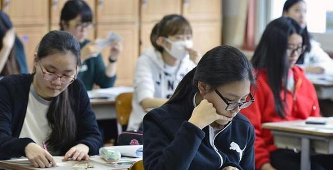 何碧玉14岁750分考上清华，定居美国，记者问她何时回国，被婉拒