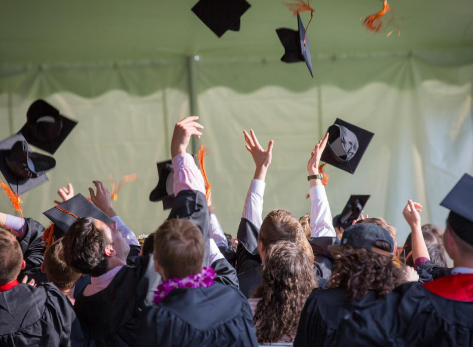 学生党最关注的问题来了，大学专业“收入”排行，软件工程成榜首