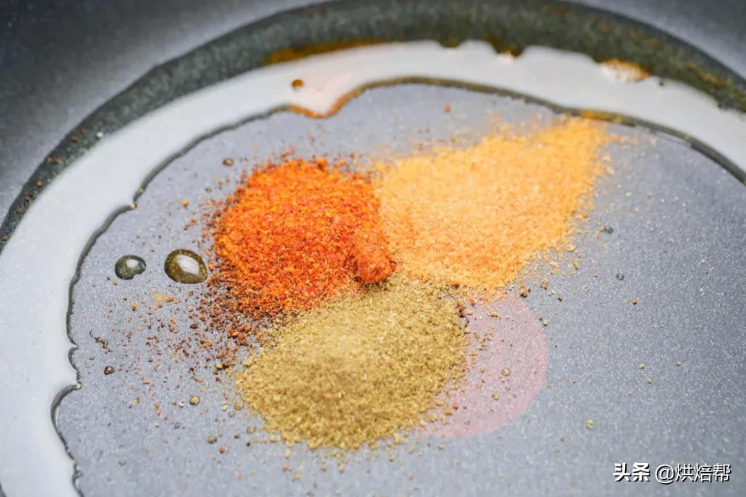 香肠仿制鱿鱼花，在家撸串也不错，鲜香麻爽停不下来