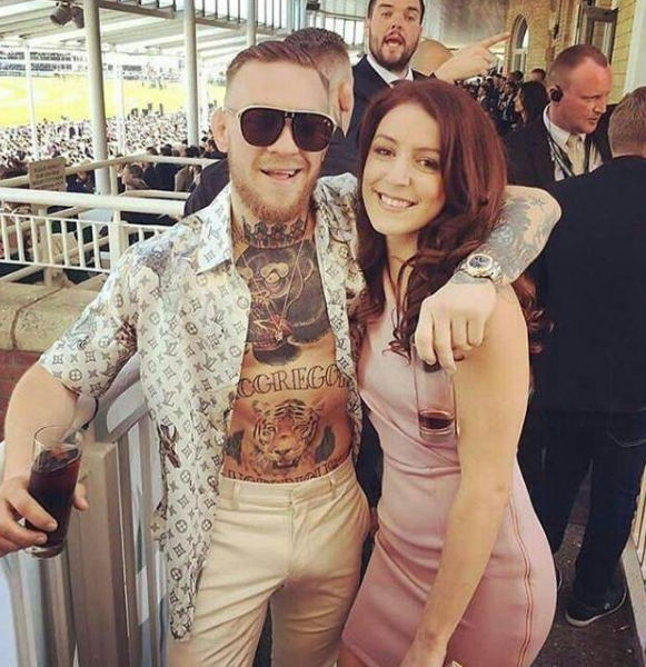 康纳对得起养自己8年的妻子