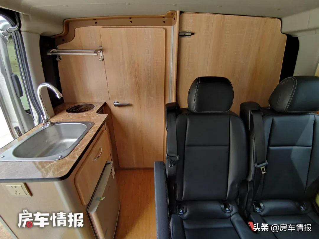 13.98万起的大通房车，不到2米高有厕所和大床，C2本就开