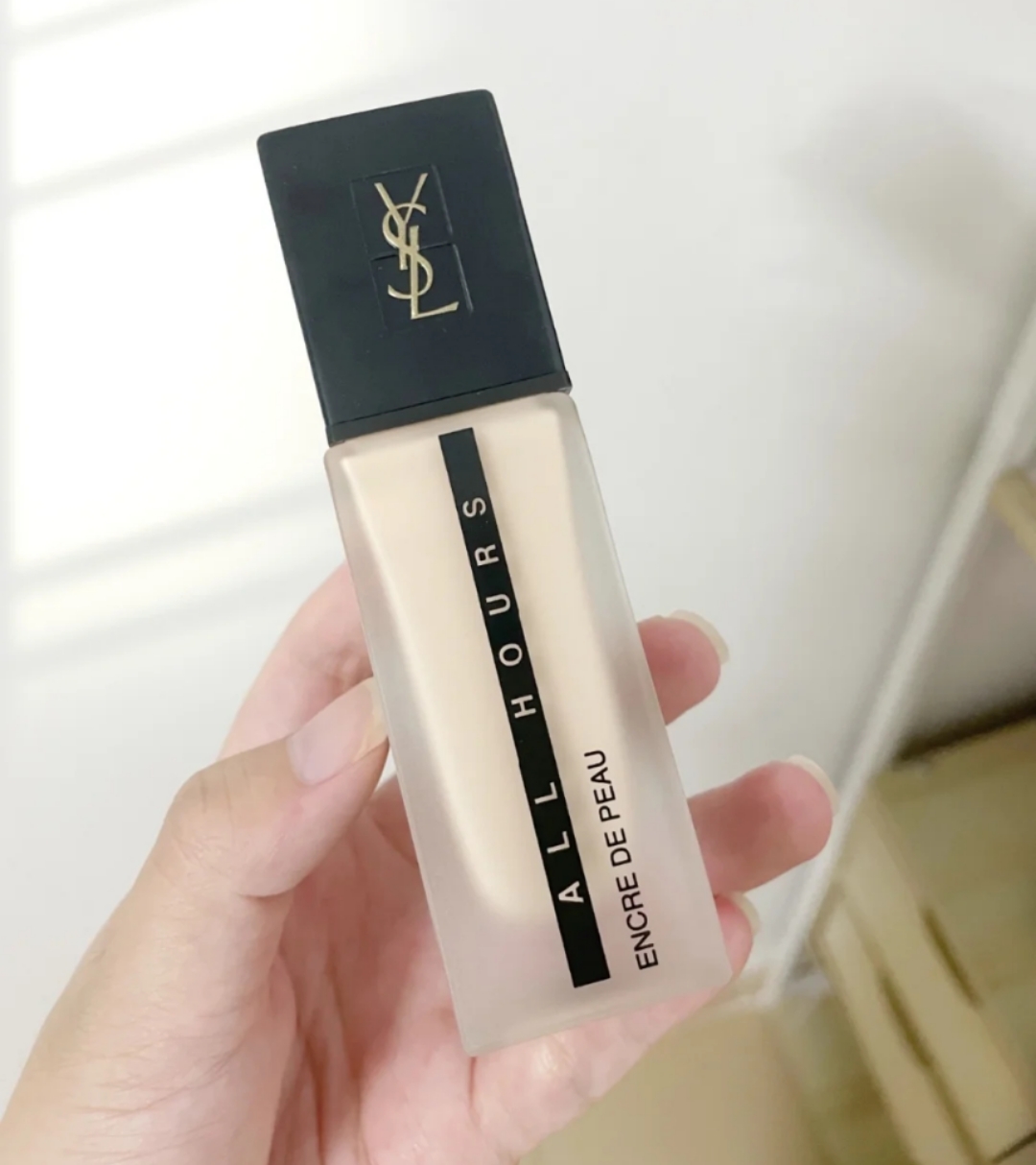 大牌粉底液優缺點：YSL遮瑕好，MAC性價高，DW持妝易卡粉