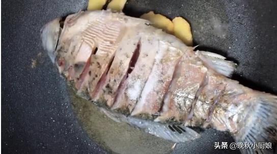 汤色浓白的鲫鱼汤,并非只适合孕妇,口味鲜美喝完还想喝