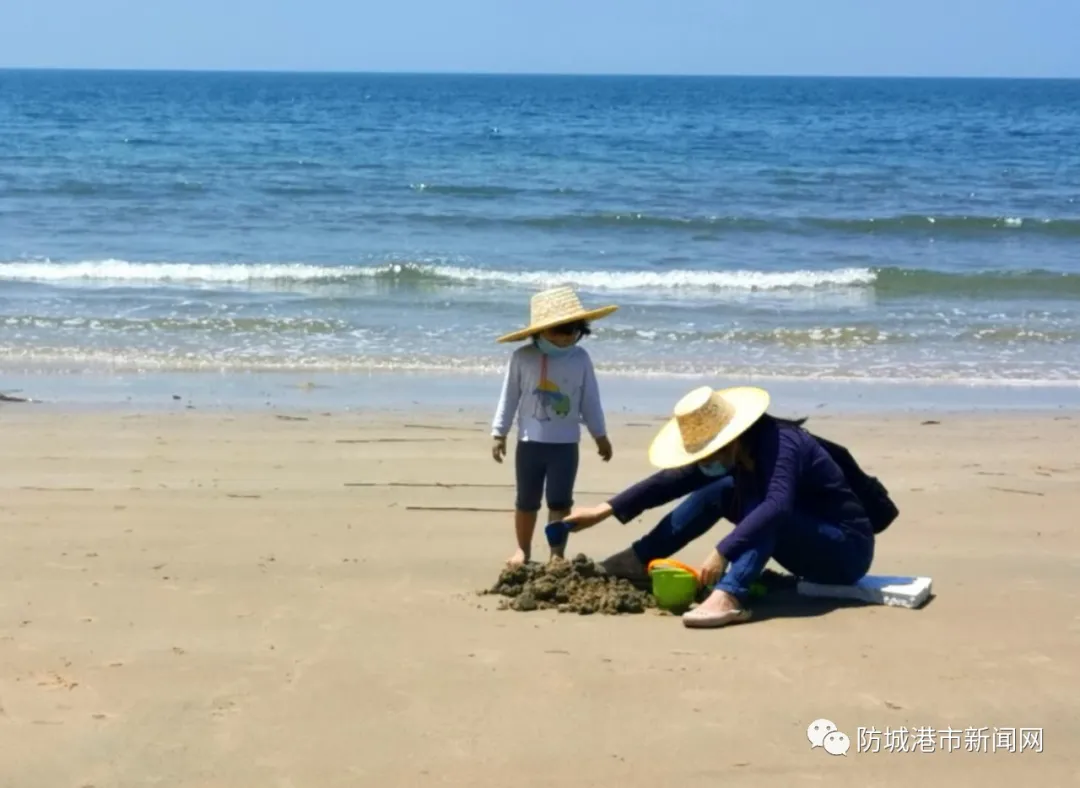 假期带你走进防城港天堂滩 玩沙戏浪 风景如画 吹吹海风 很不惬意