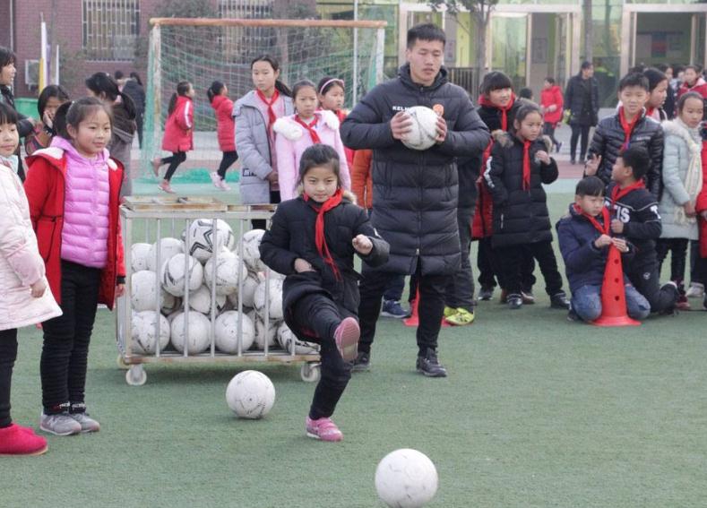 孩子骨骺线闭合前，会发出3个信号，若提早发现还能多长5厘米