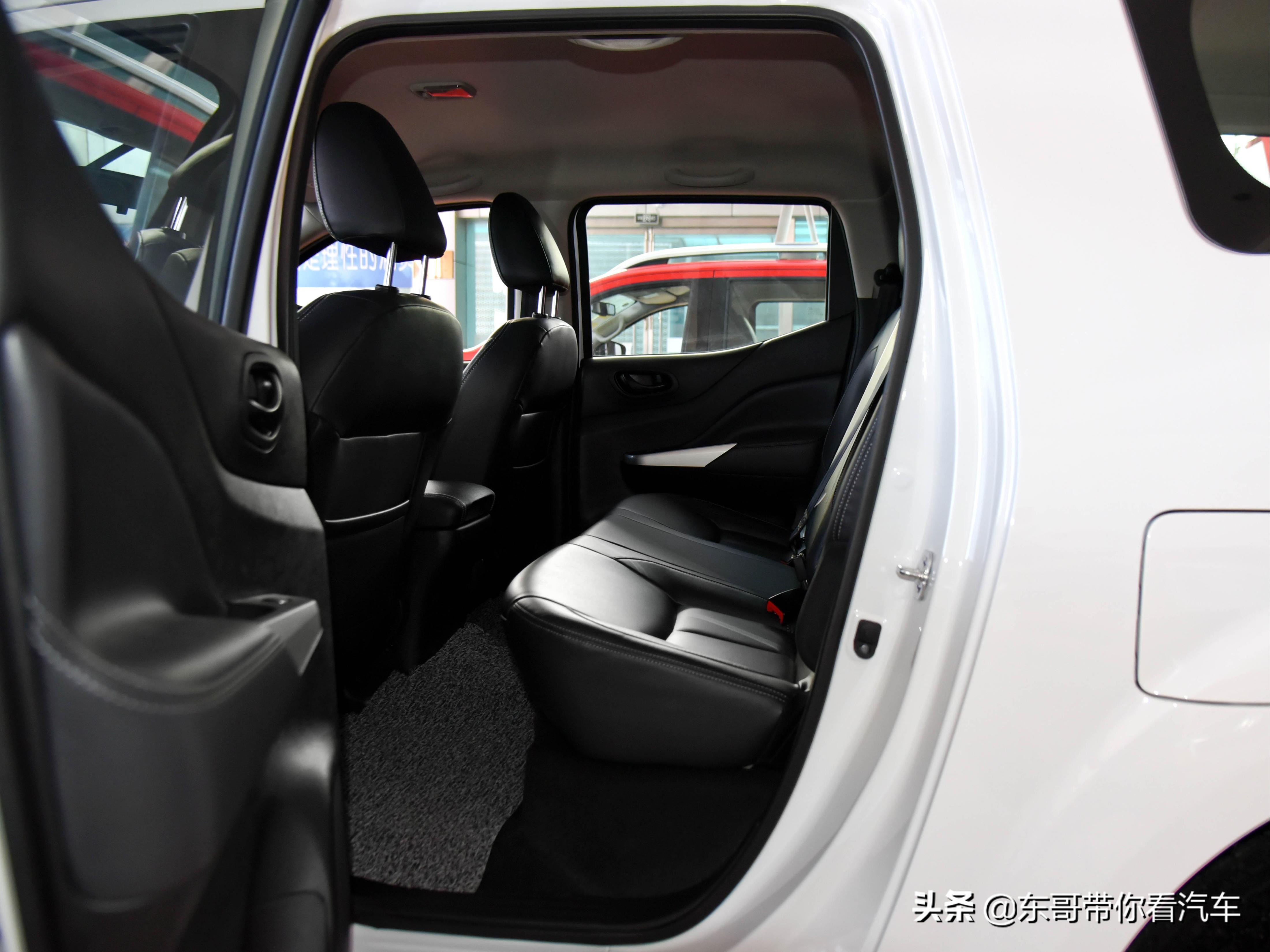 实惠的中国品牌中大型SUV，国产新骄傲，价格不贵，实拍帕拉索