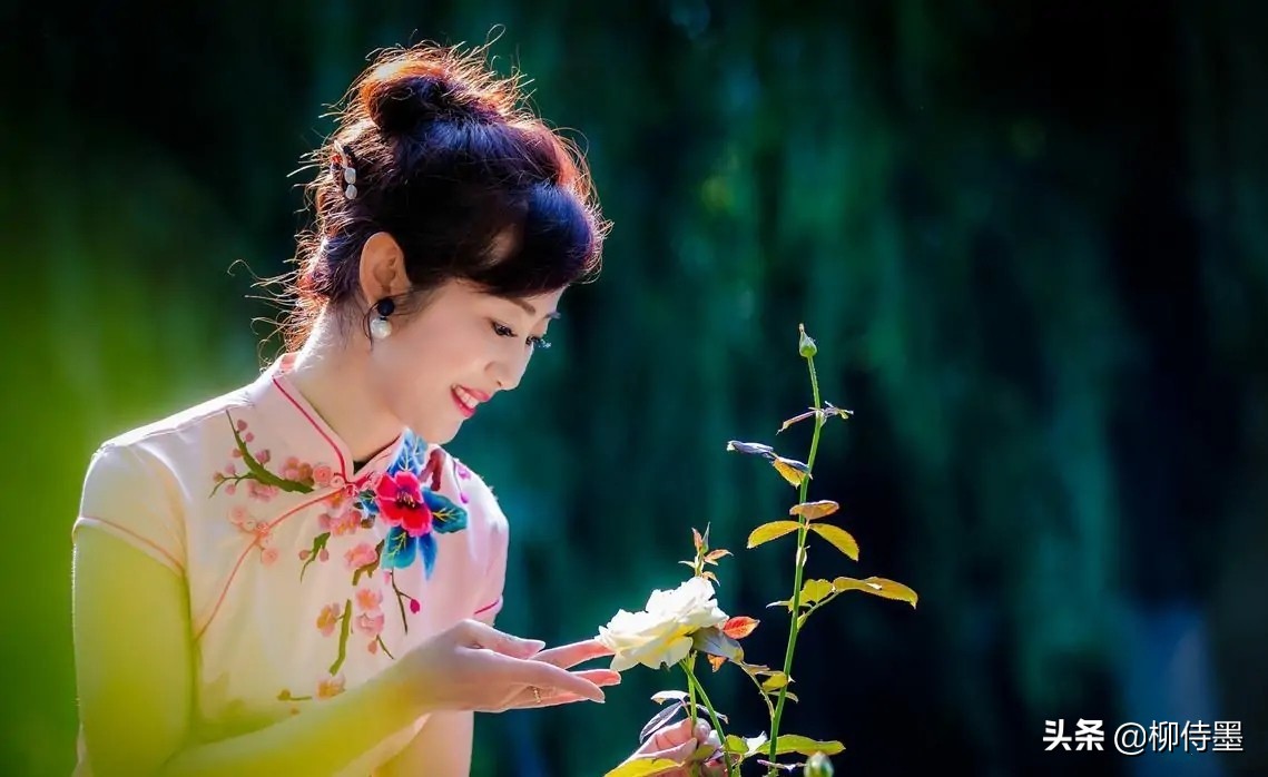 优雅风情阿姨照，如何拍摄才好？中老年女性参考5个摄影技巧