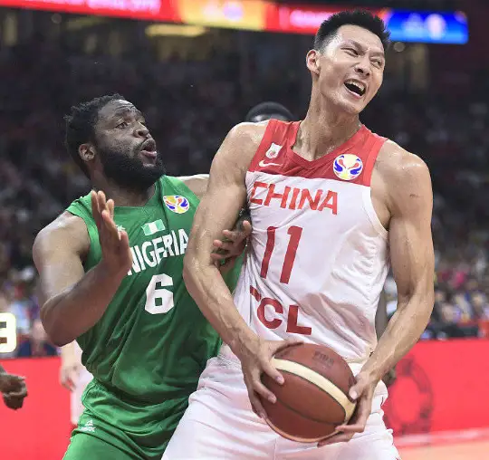 易建联为什么一直留在nba(为何易建联过去一直留在广东队打球？本人给出解释，不只是因为家)