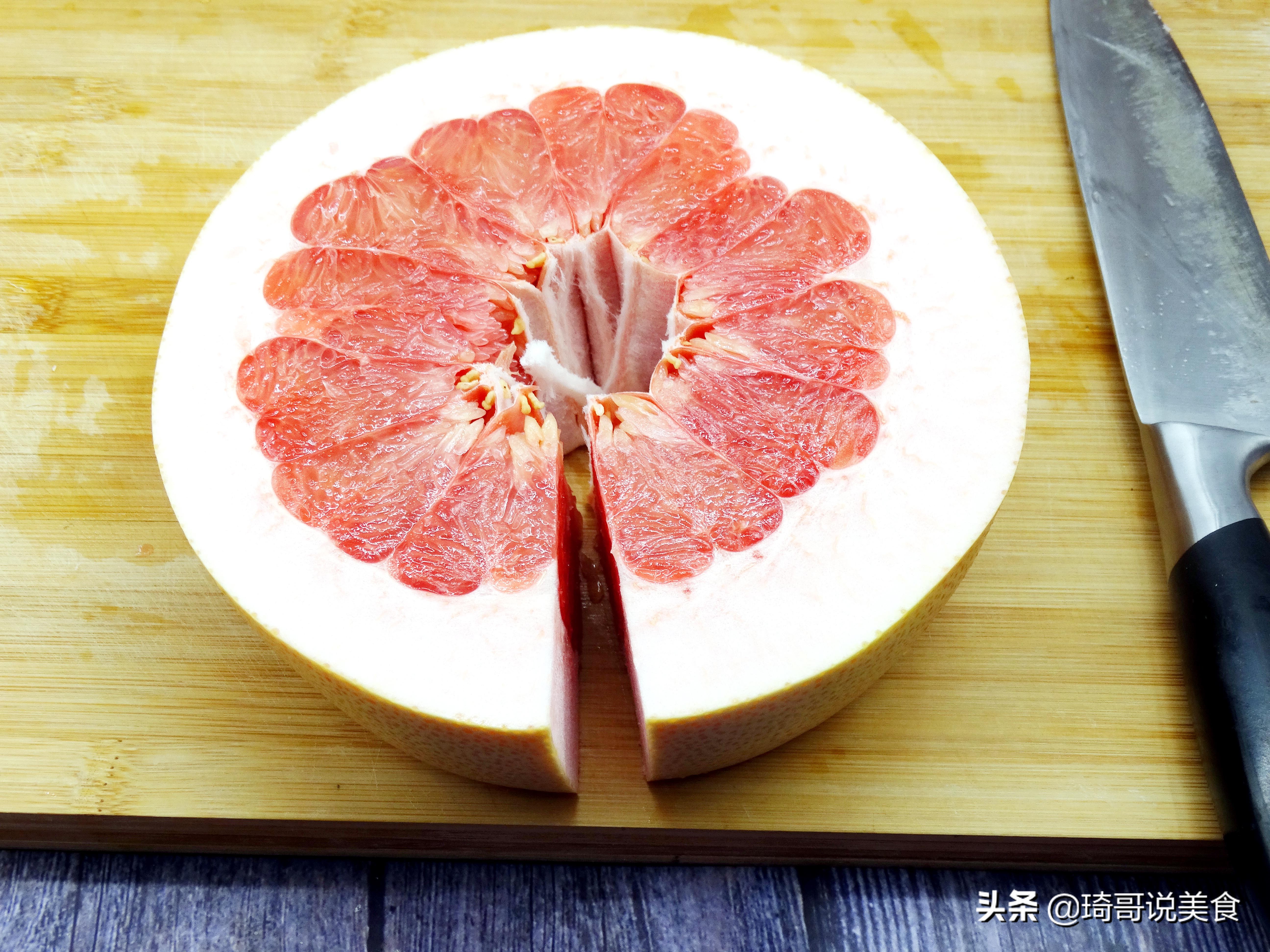 柚子当季水果好吃皮难剥，教你2种快速剥皮法，你会哪一种？