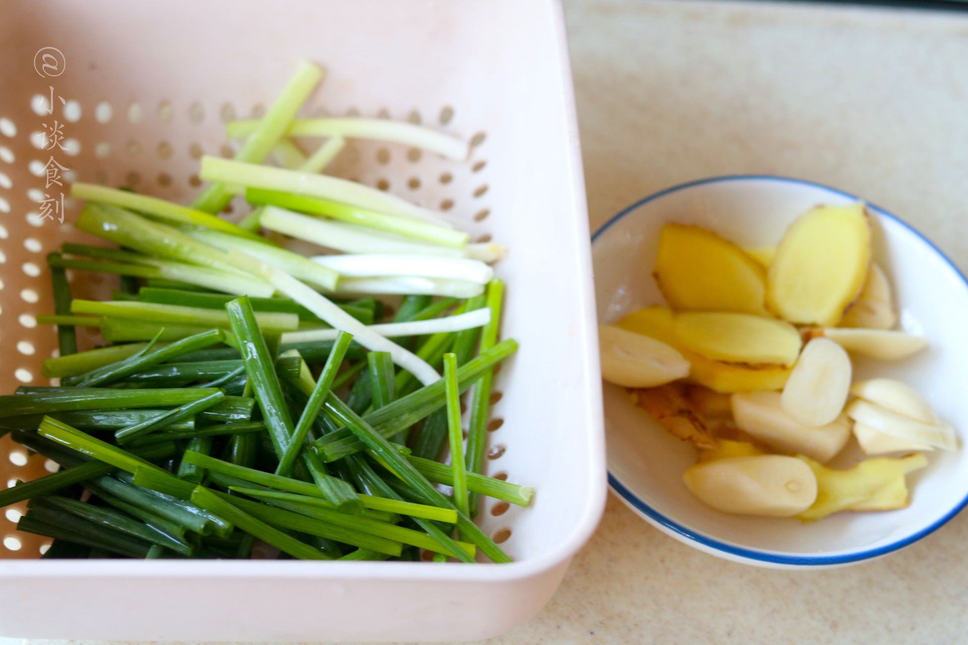 螃蟹别只会蒸煮，教你一剁一煎锅里一焖，比蒸煮的原味螃蟹更好吃