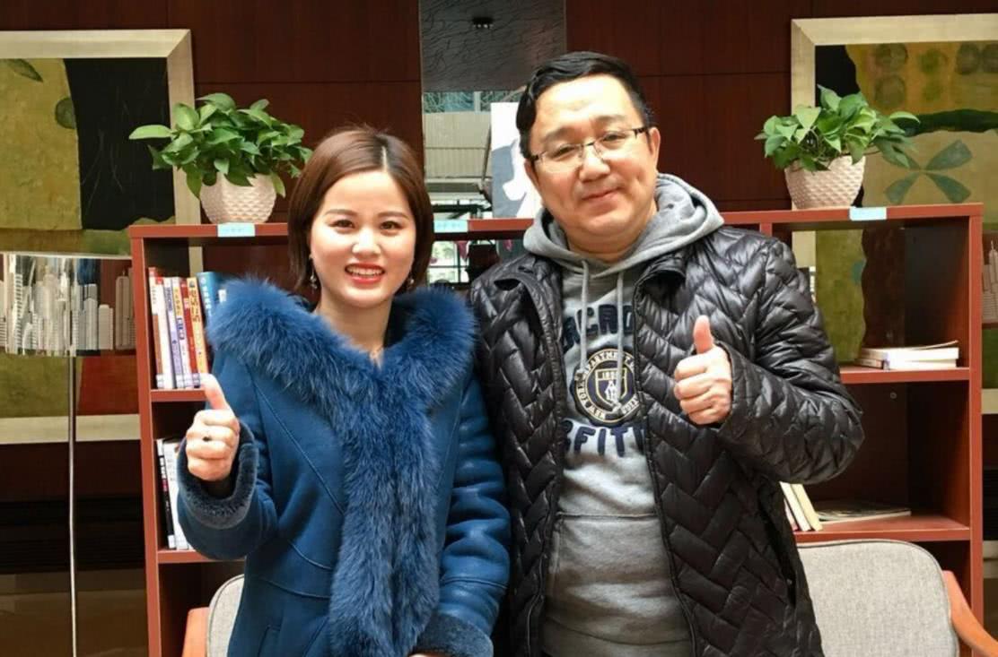 演员句号:再婚娶小11岁妻子"丫蛋",让丧子的岳父母晚年不流泪