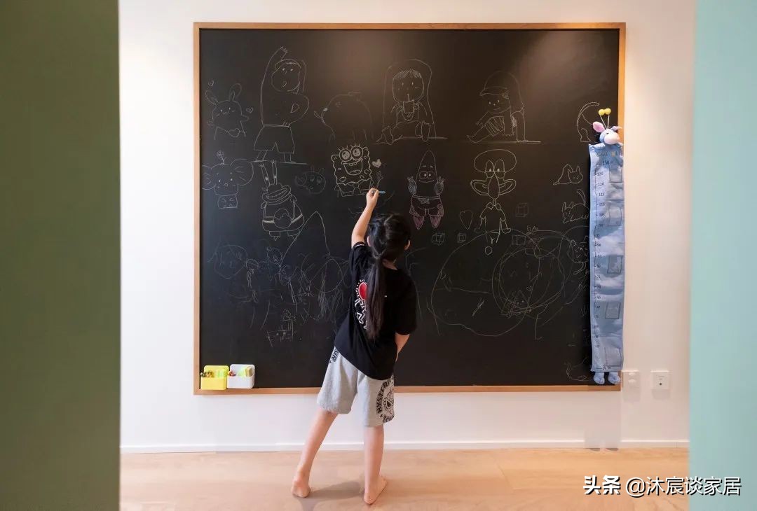 她家堪称“整容式”改造，利用动态卡座让65㎡实现三室，太赞了