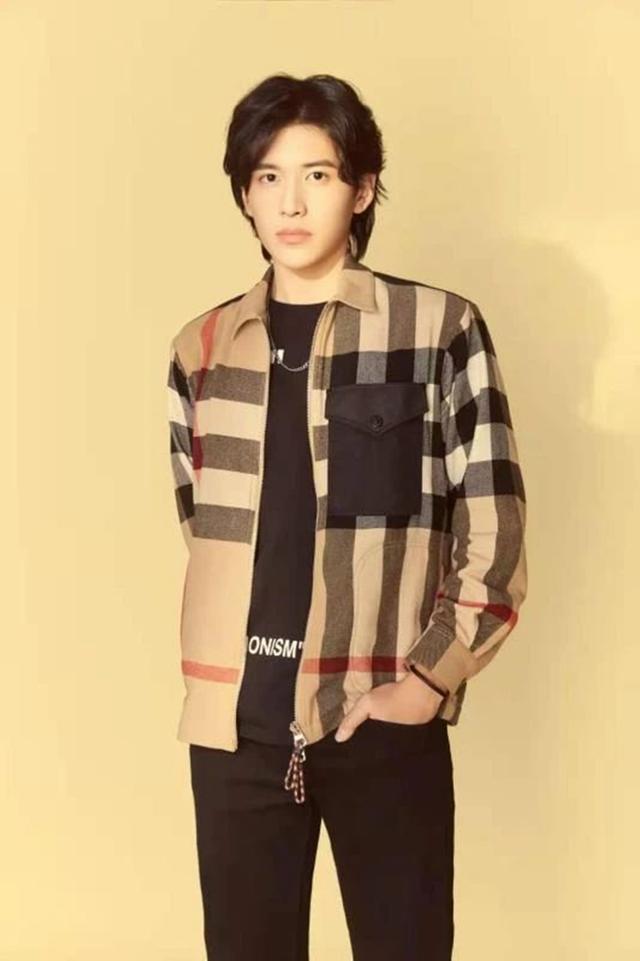 “学霸级校草”来了，身高1米92，双料第一，像极了偶像剧男主