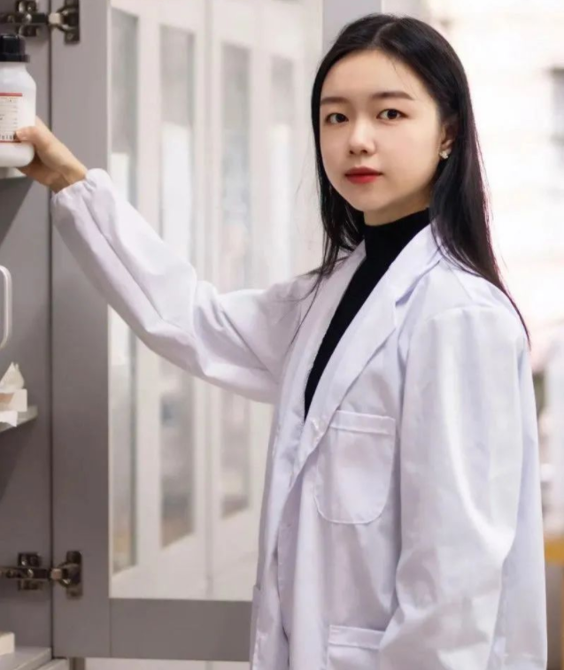 又一女神级学霸火了，“双非”高校保研清华，妥妥的励志剧女主