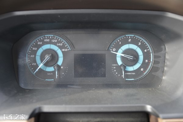 坐上去像开轿车？国六江铃凯运轻卡实力抢镜，升级的不止是内饰