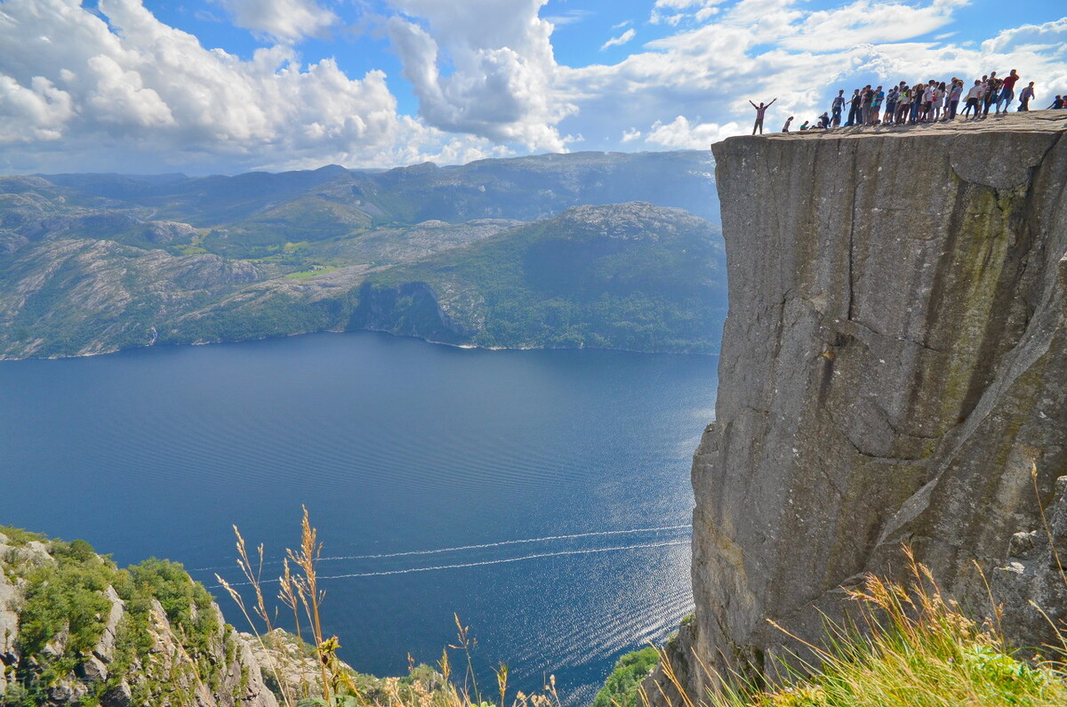 恶魔之舌,峡湾风光所以,在中国是没有峡湾地貌的,纬度不够高.