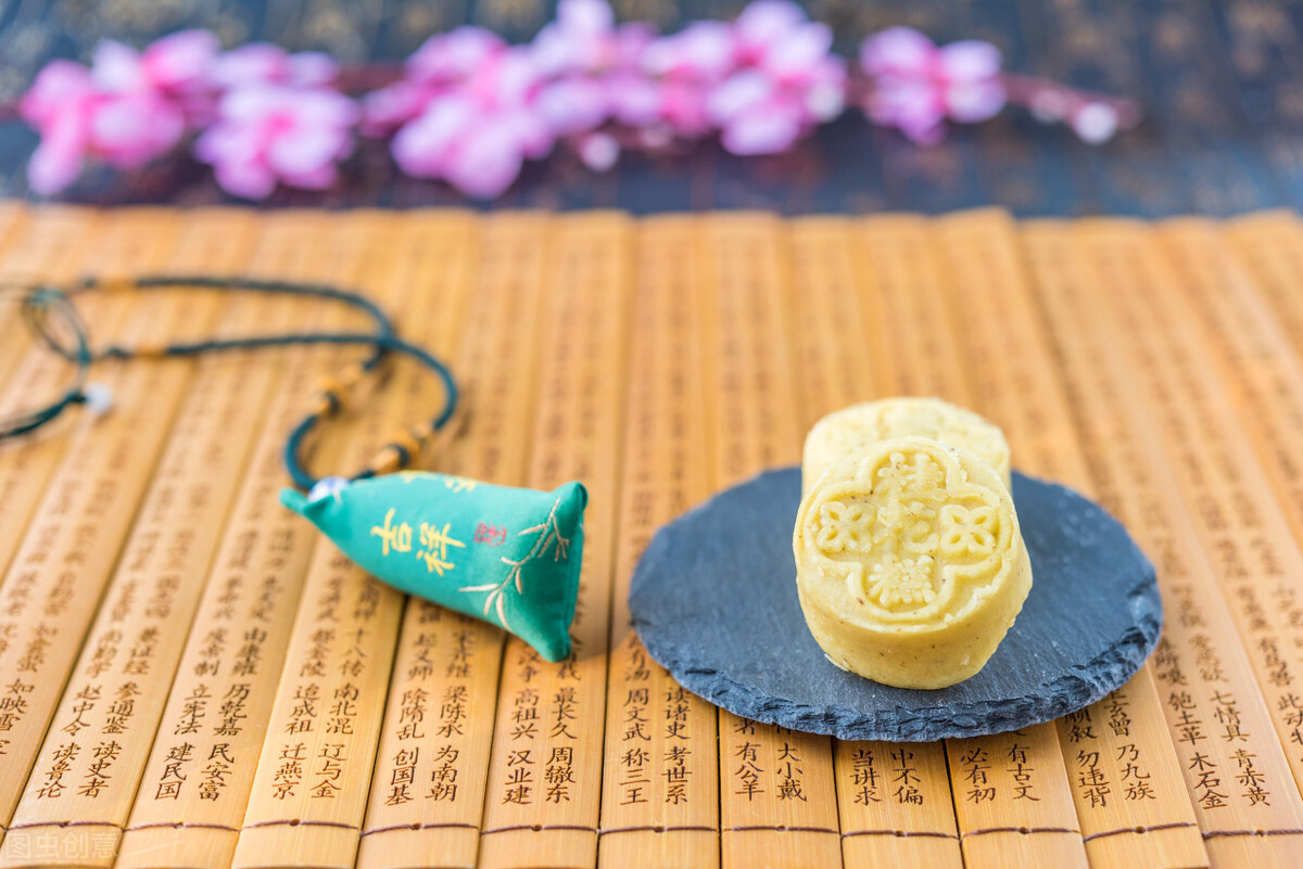 桃花颜色多样，粉红、白、红、淡紫交相辉映，娇艳动人，令人赞叹不已。