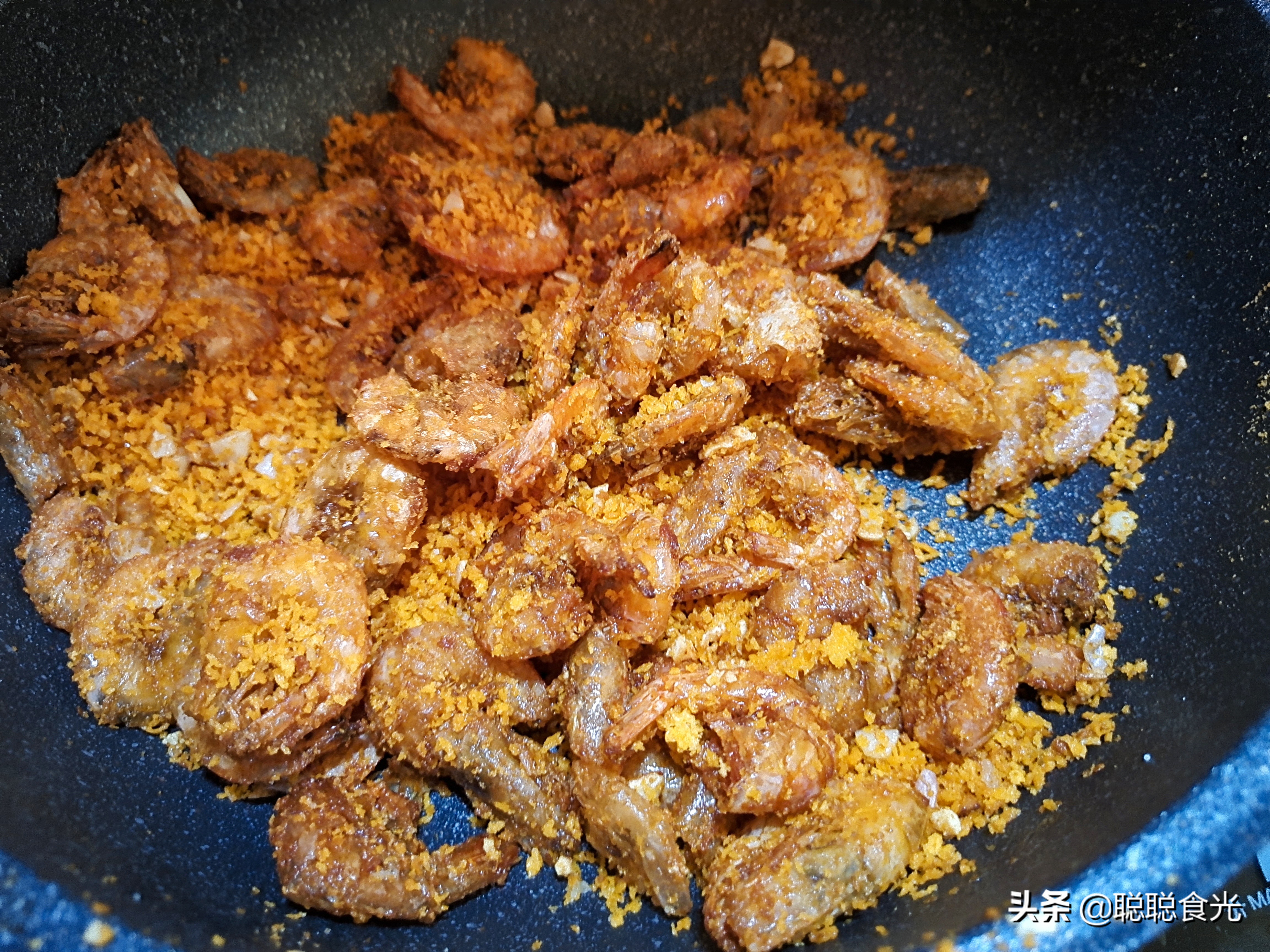 大虾这样做孩子吃不够，满口酥脆，连虾皮都能吃，蛋白丰富还补钙