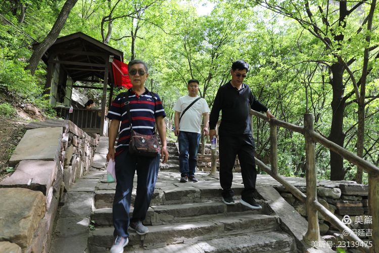 冯延吉：春游万仙山景区