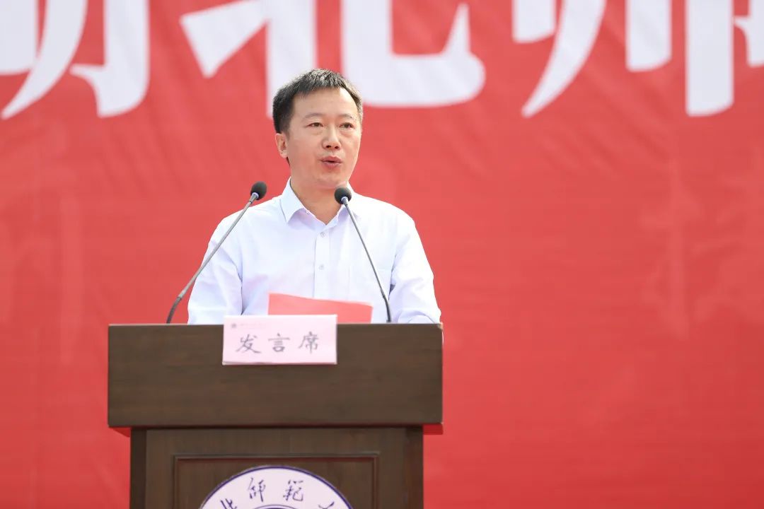 湖北超牛班主任：22人考上清华、北大，摘取湖北省文、理双状元