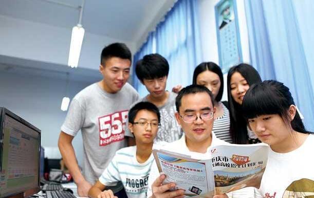 女生做会计工作怎么样（未来10年适合女生的专业）