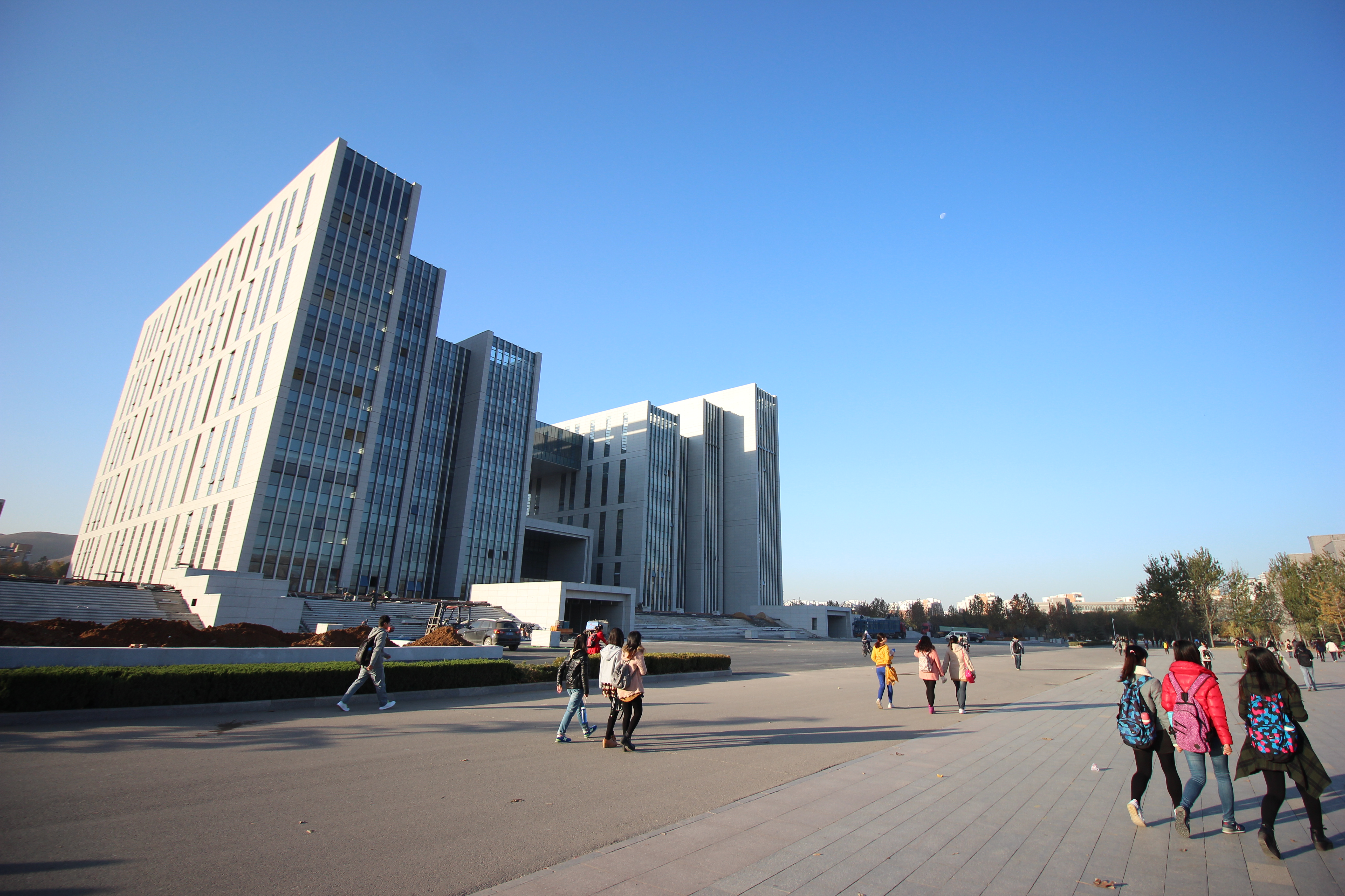 这2所师范类大学美术专业对比分析，请你选出谁是艺术强校？