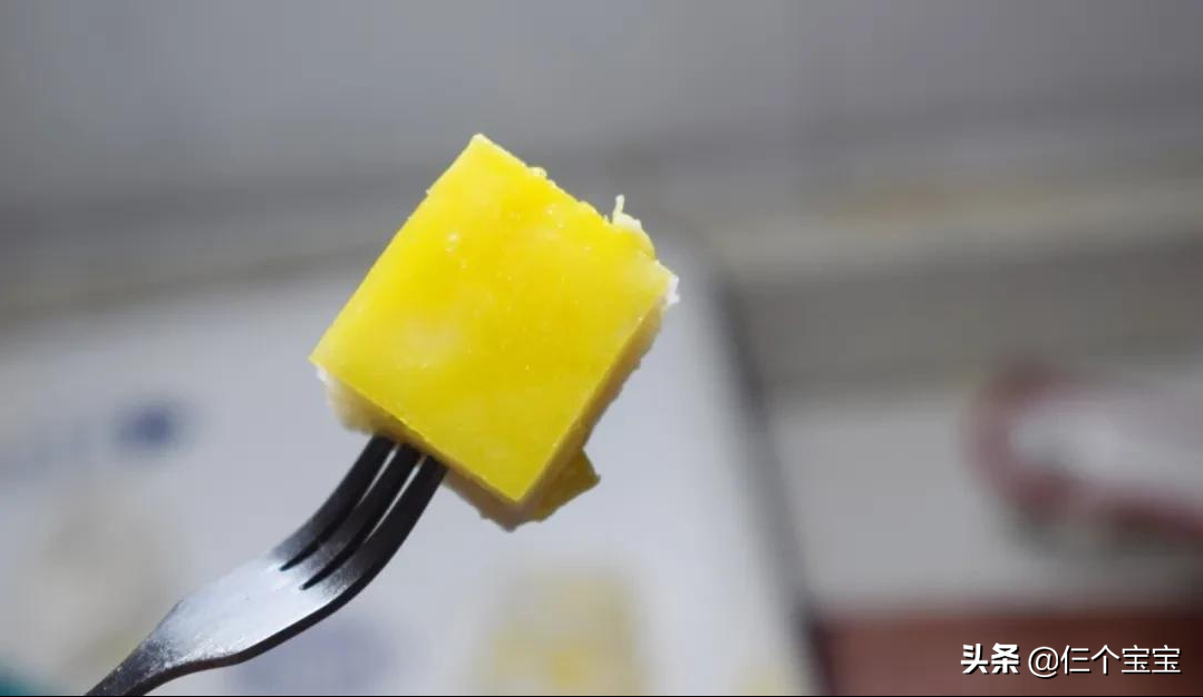 细嫩Q弹的清蒸鱼糕，肉质细嫩，吃起来更好消化，没牙宝宝也能吃