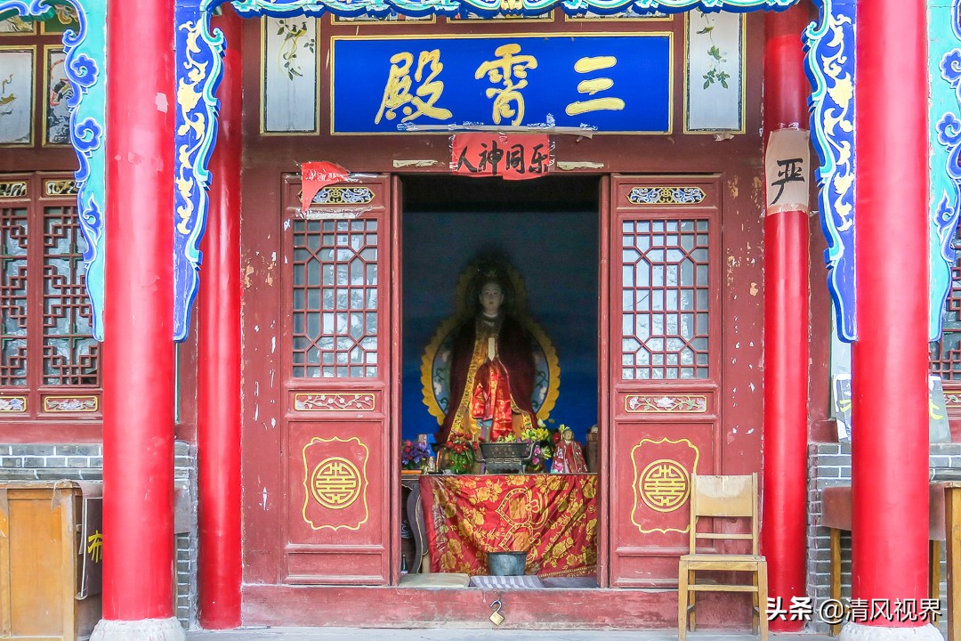 崇信龙泉寺，流水潺潺、曲径通幽，龙吐彩虹显奇观！