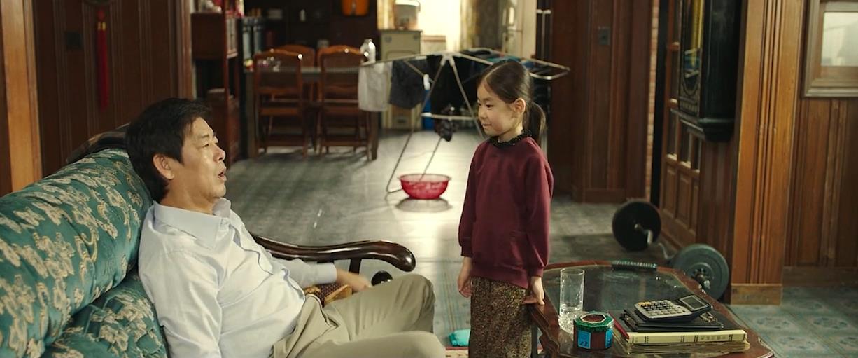 一部催人泪下的韩国电影，中国女孩被劫持后，却认贼做父