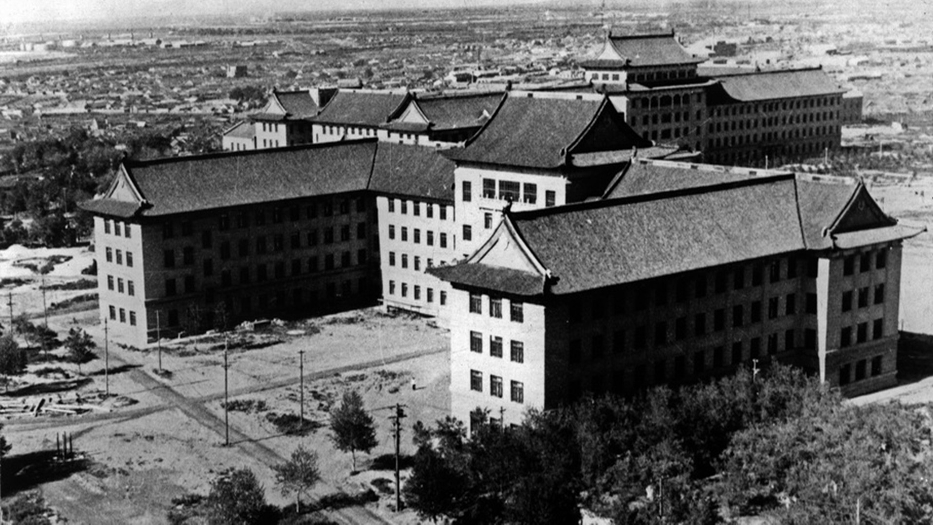 1953年，陈赓筹备哈军工学校时遭遇警察拦车，随后哈尔滨展开严打