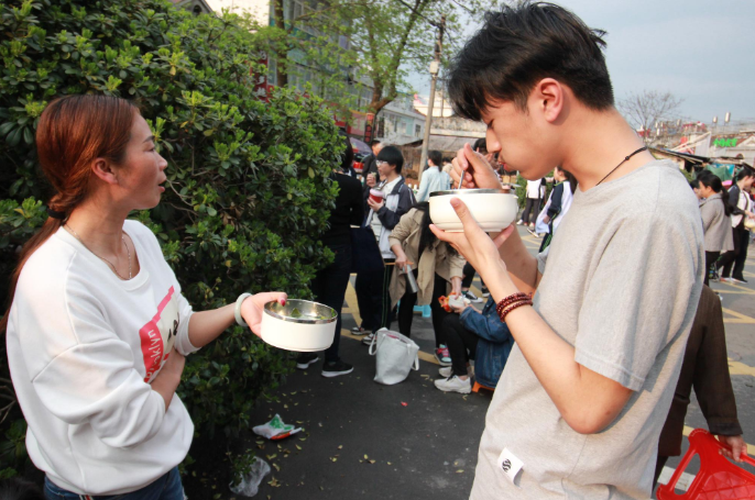 “毛坦厂”中学厉害了，明码标价招收复读生，根据高考成绩收费