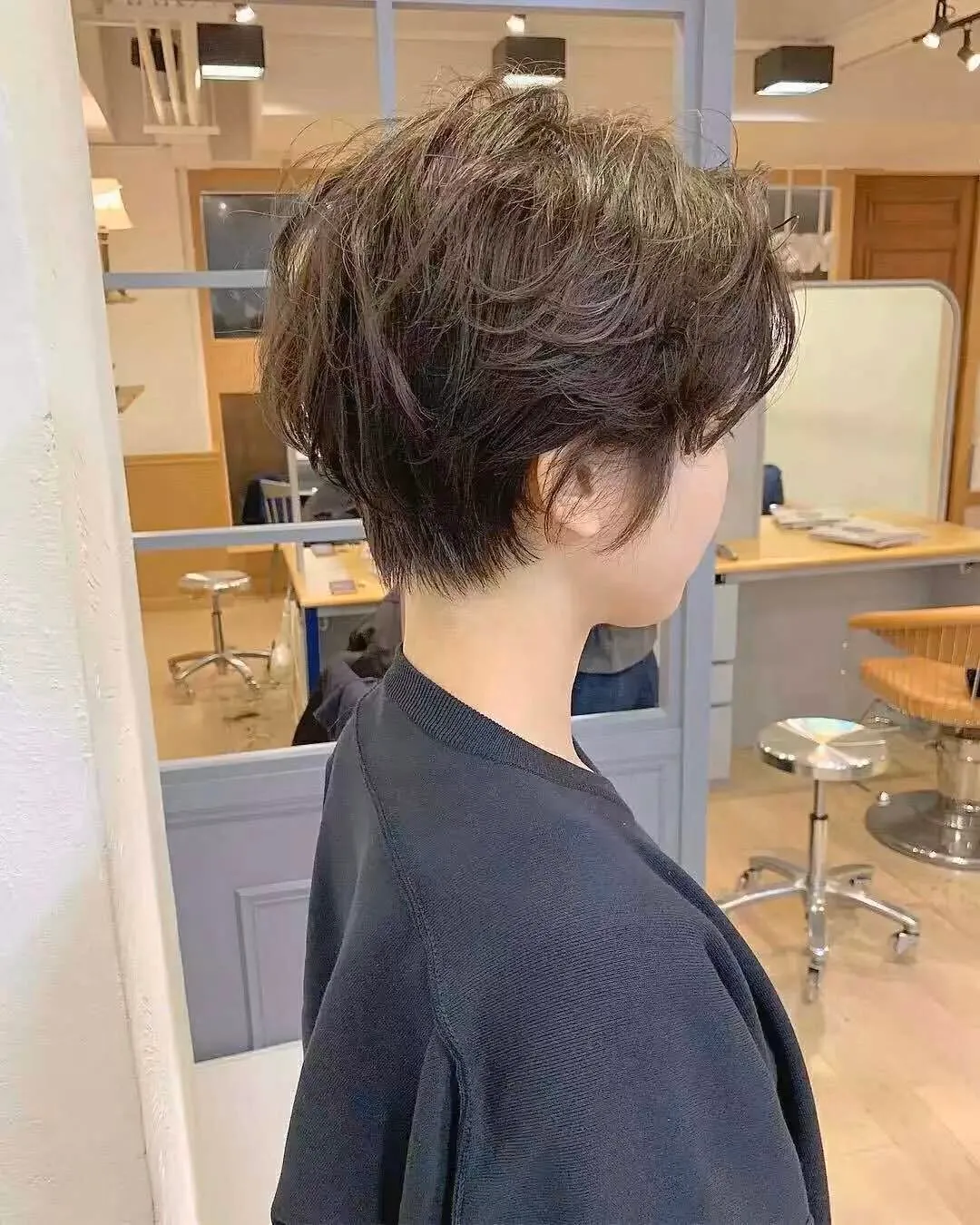 短发纹理烫发型图片，准备烫发的女生参考下。