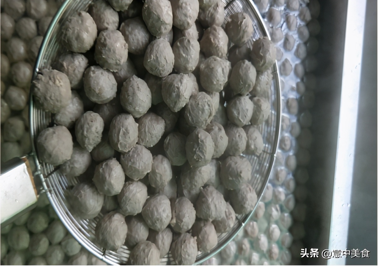 牛肉丸这样做，筋道可口，入味Q弹，是火锅的标配，适合冬季食用