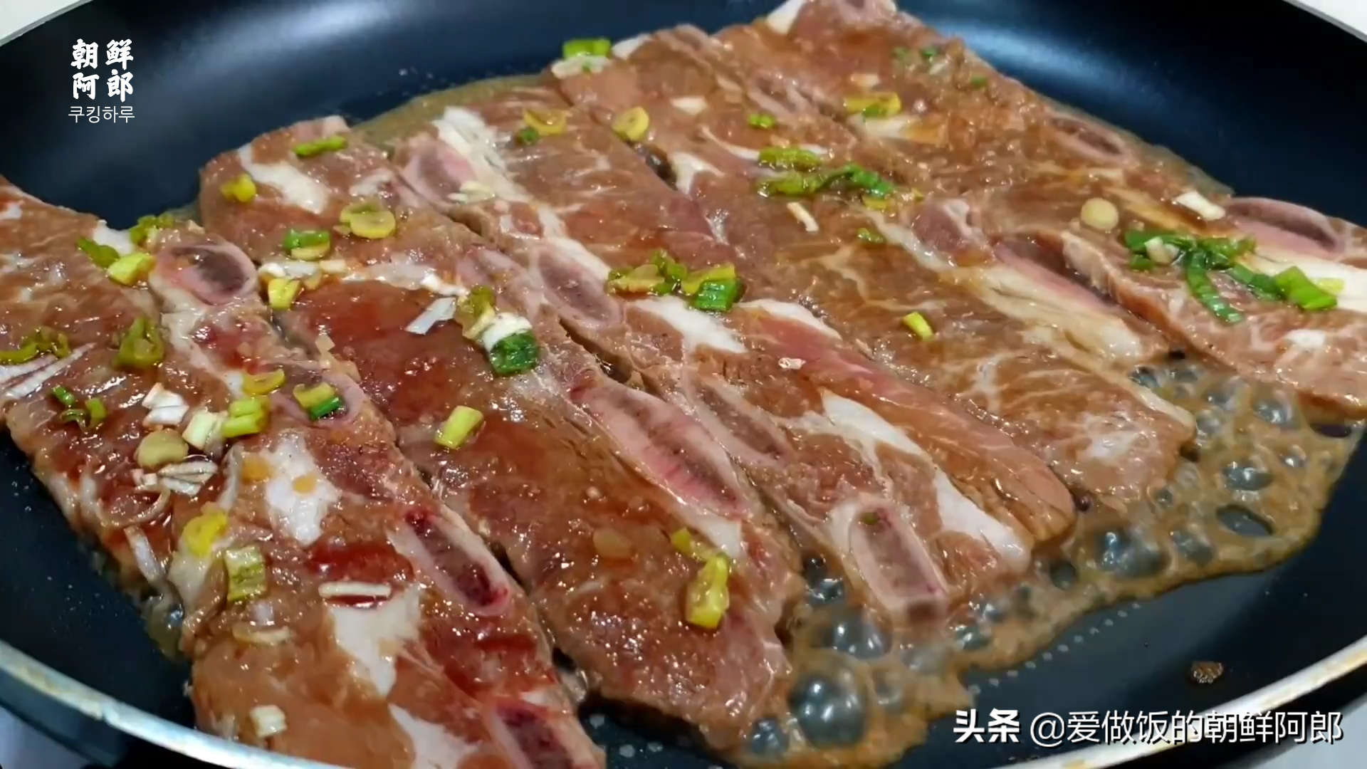 煎牛排骨的家常做法，外酥里嫩，好吃到舔盘子