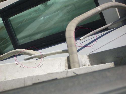 室外排水一般出现在分体式空调比较多,冷凝水管顺着铜管一起引到空调