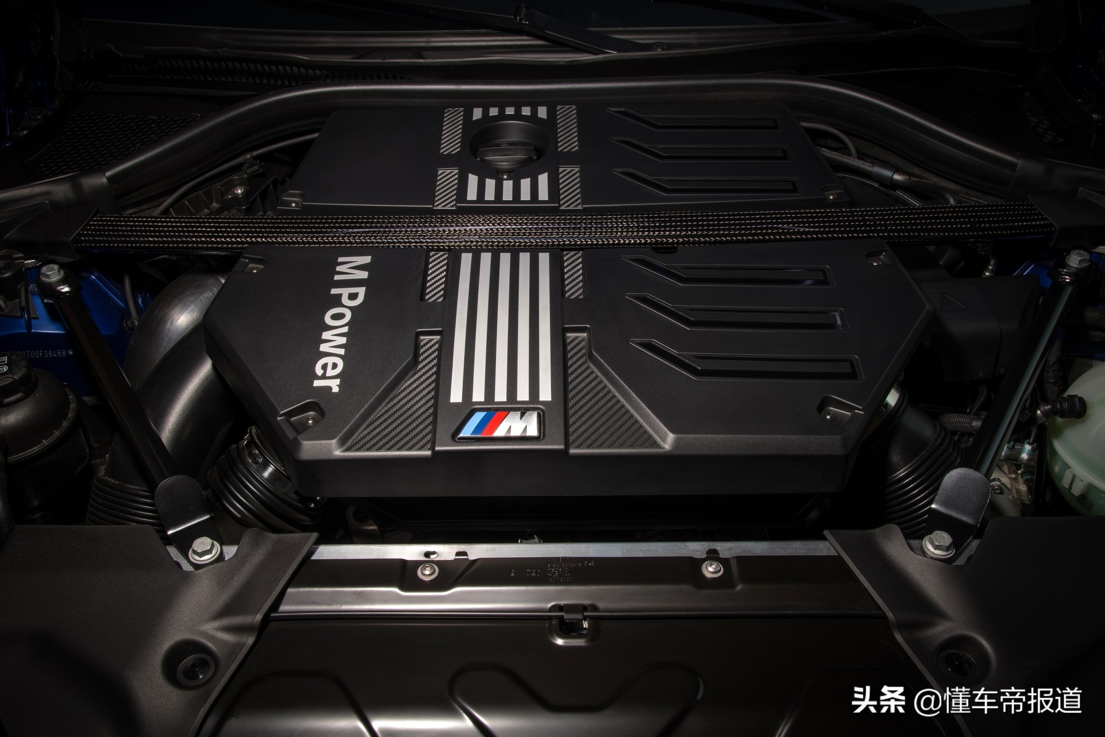 新车 </p><p>　　 3.8秒破百媲美性能跑车！新款宝马X3 M、X4 M雷霆版官方发布