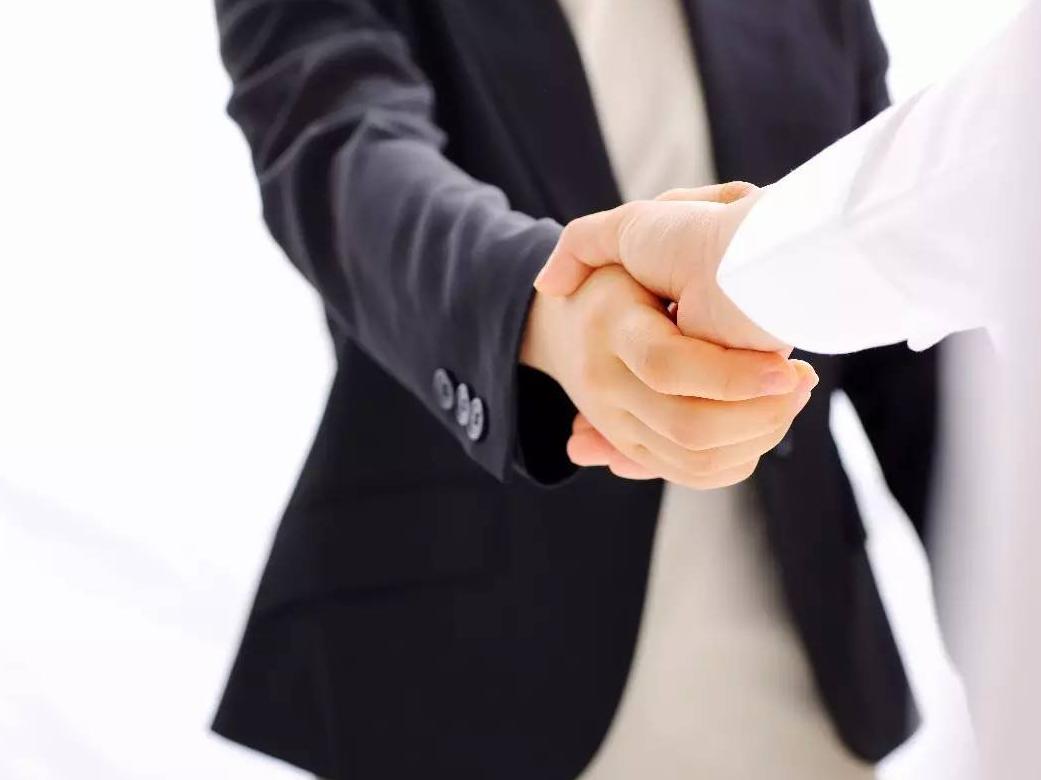 律师对话：杨帆律师解答——聘请常年法律顾问需要注意哪些事项?