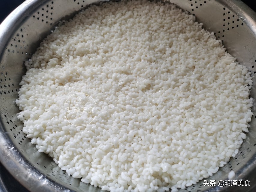 第一次学做“米肠”，竟然做成功了，原来米肠的做法并不太难