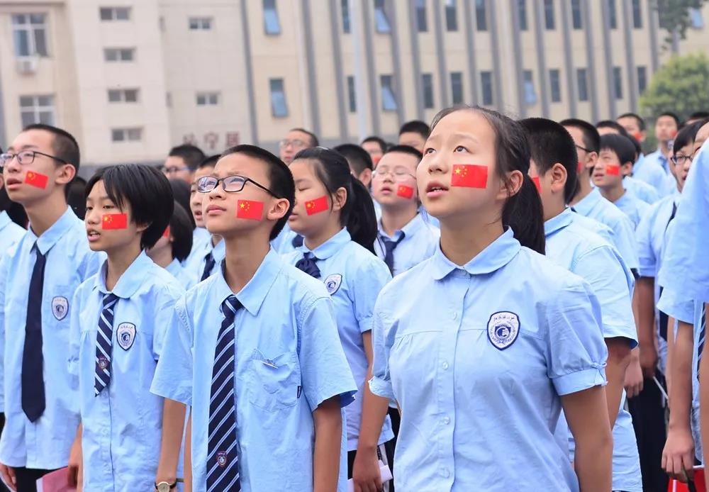 以我们祖国的国歌为例,《义勇军进行曲》是在战争时期被创作出来的