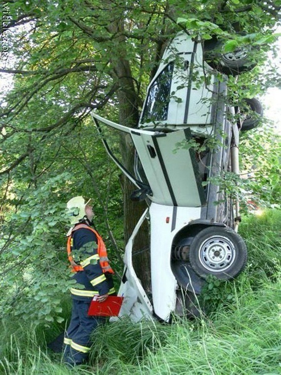 60张实拍照片，离奇的车辆事故，又可怕又搞笑！引以为戒吧