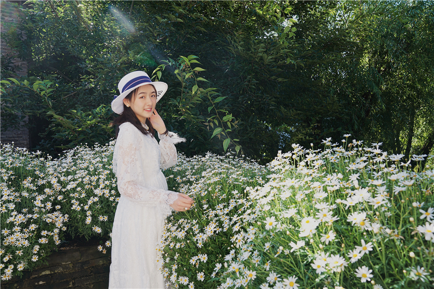 丽江二三事，翻过雪山恰逢花开，隐居听花堂，邂逅一场唯美夕阳