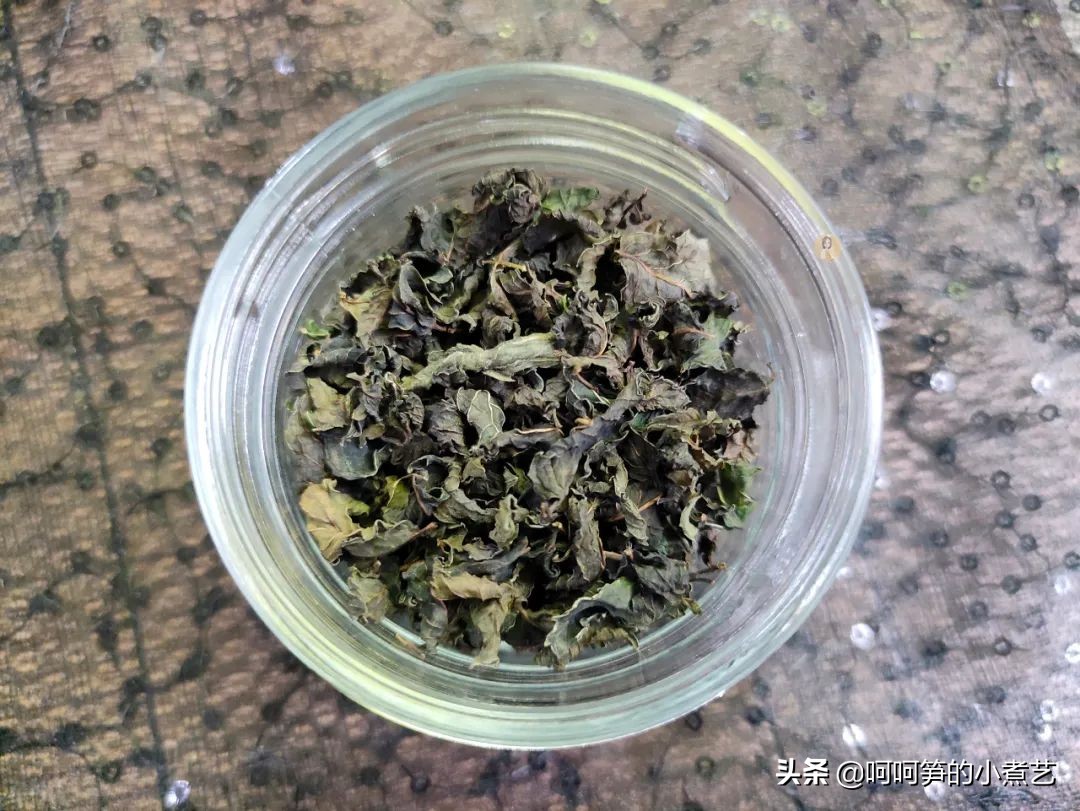 薄荷泡水的做法（分享简单好储存可以喝一年的薄荷茶步骤）