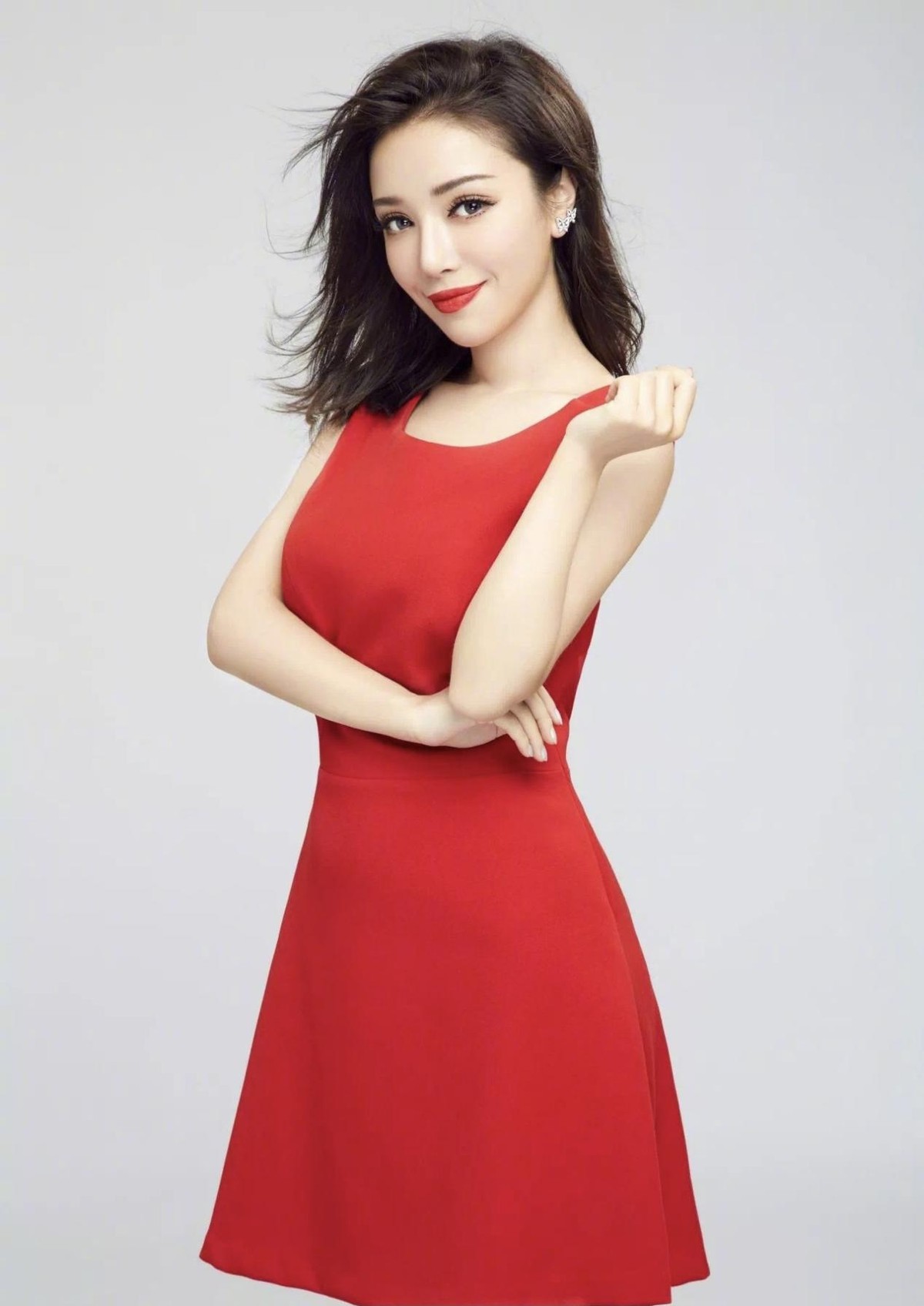 妮娜主持人怎么样(维妮娜央视综艺才艺担当)