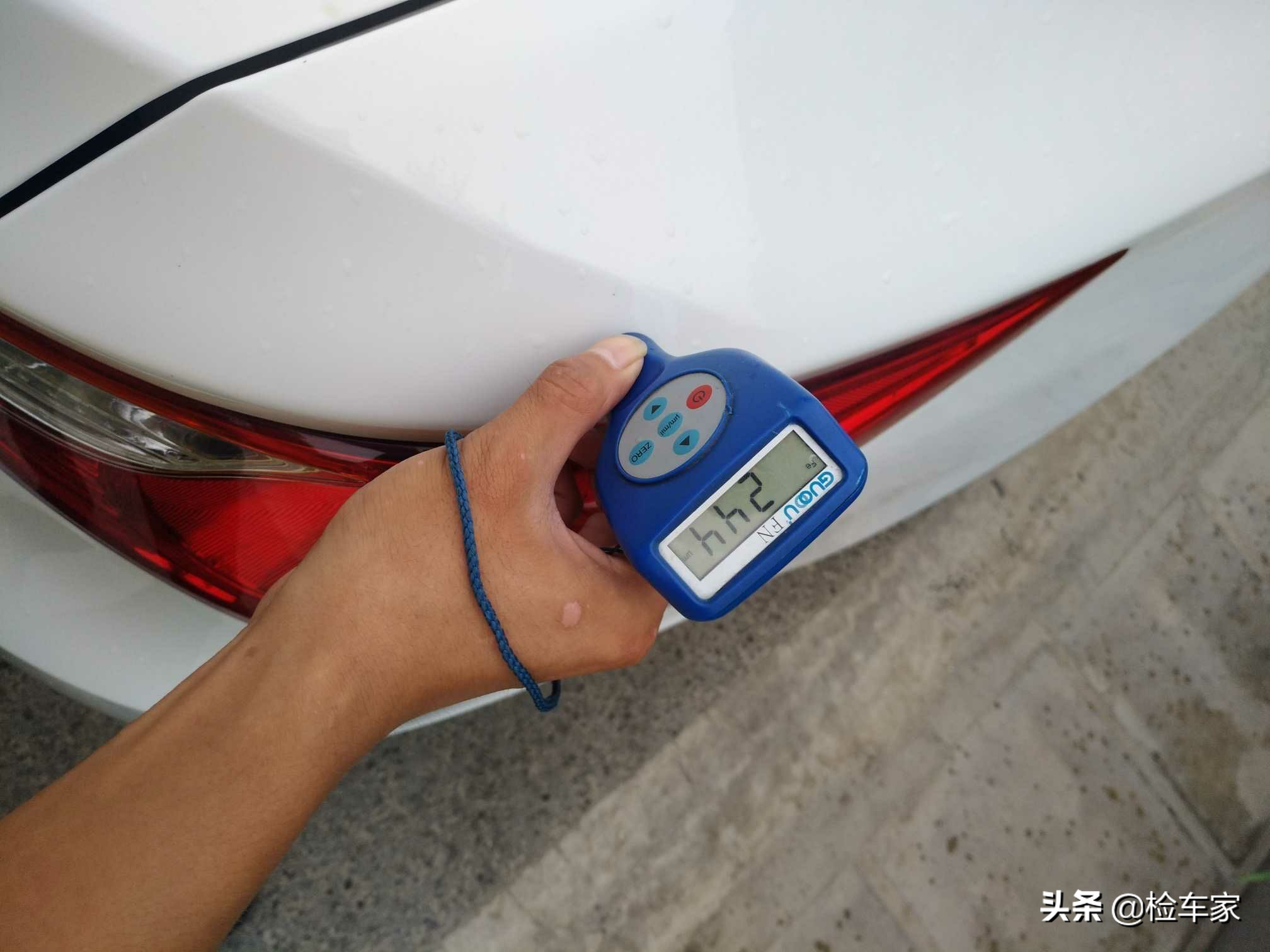 索纳塔八车主笑不出来，才开三万公里就亏掉10万，网友：颜值崩塌