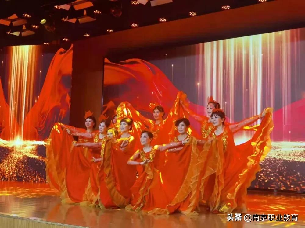 南京市莫愁中等专业学校举办“信仰百年 初心如一”庆祝中国共产党成立100周年专题活动