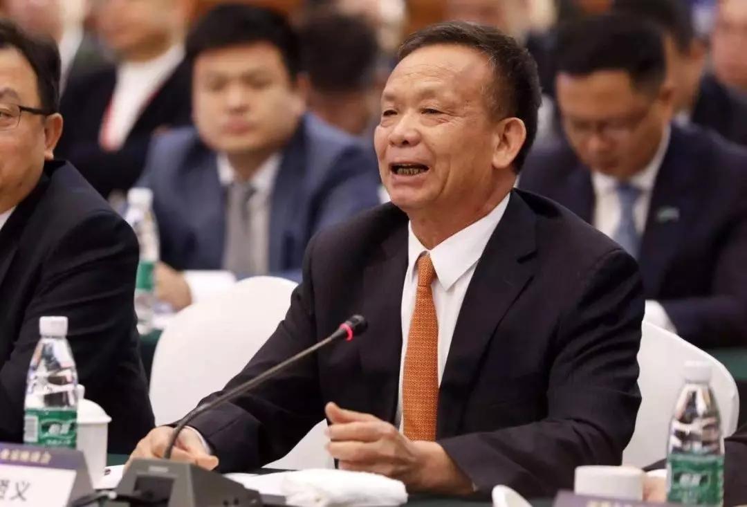 68岁石狮老人十年捐款超过10亿元，也有人叫他“玻璃大王”