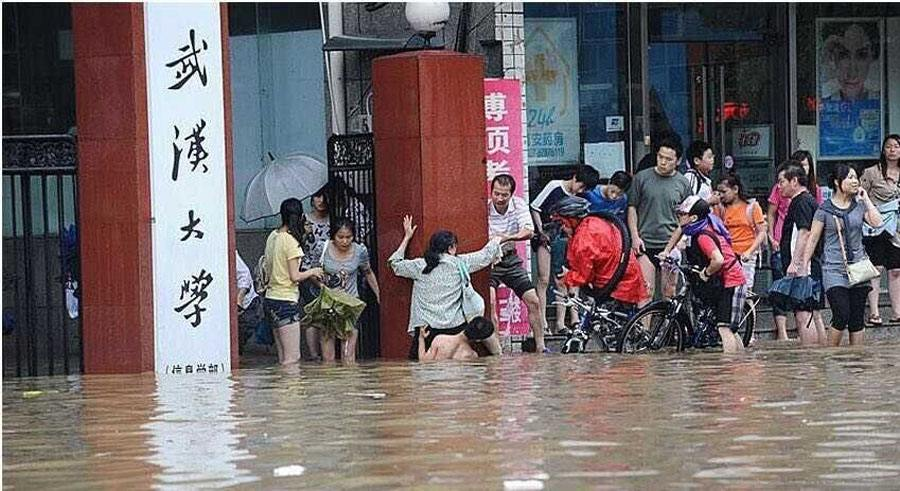 致敬武汉，一个疫情和洪水都不惧的城市，一个英雄的城市